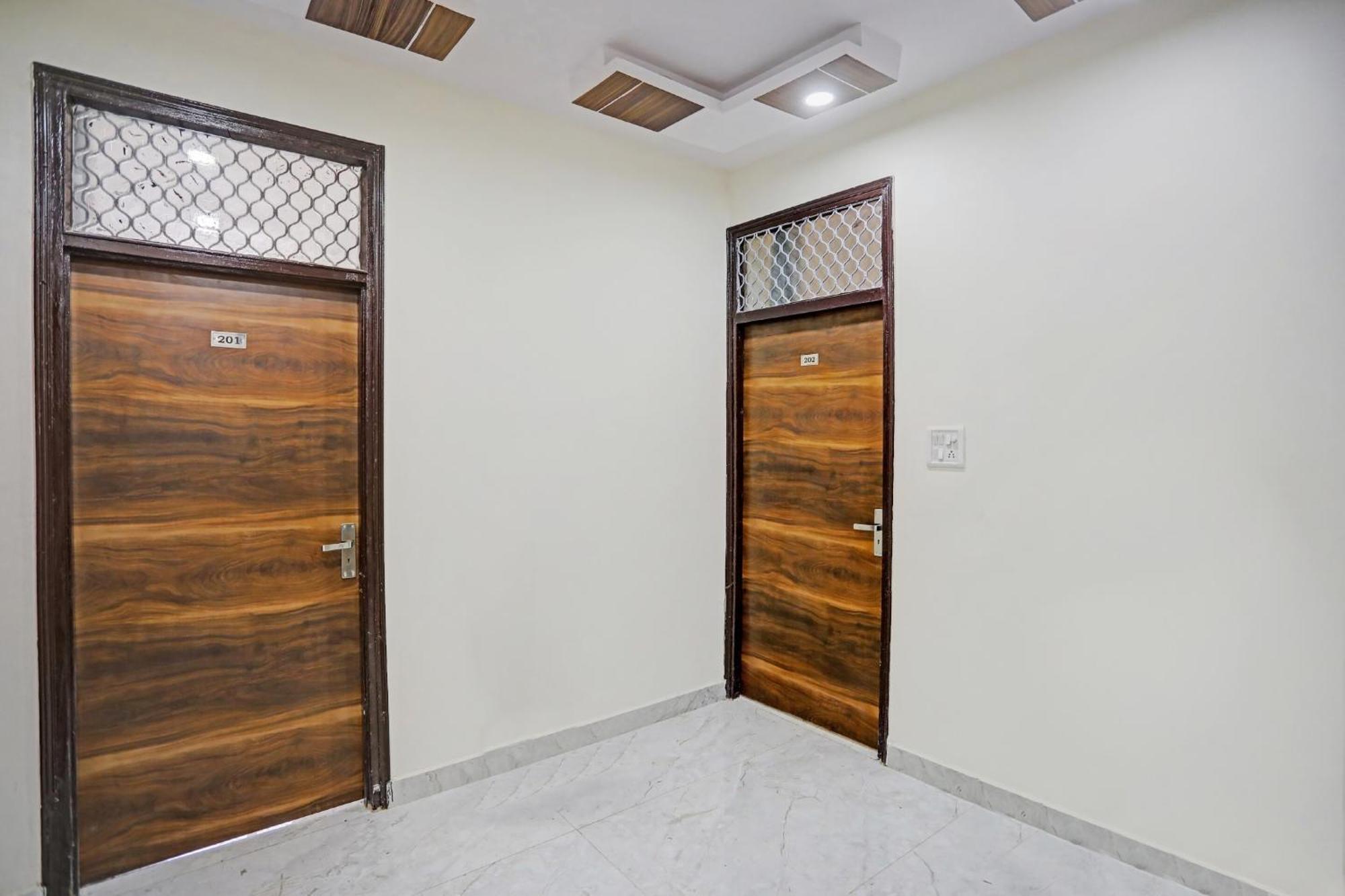 Collection O Comfort Lounge New Delhi