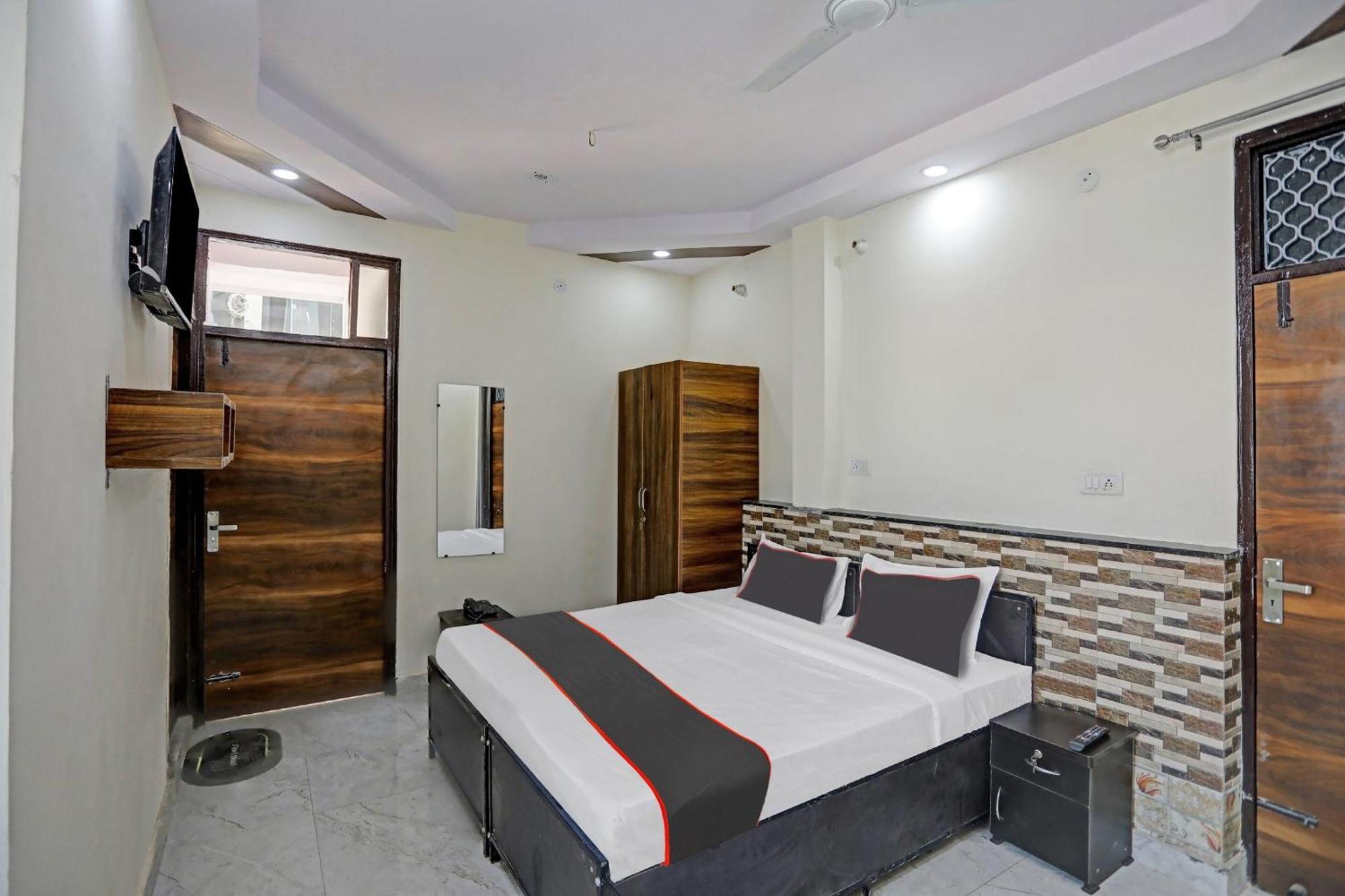 Collection O Comfort Lounge New Delhi