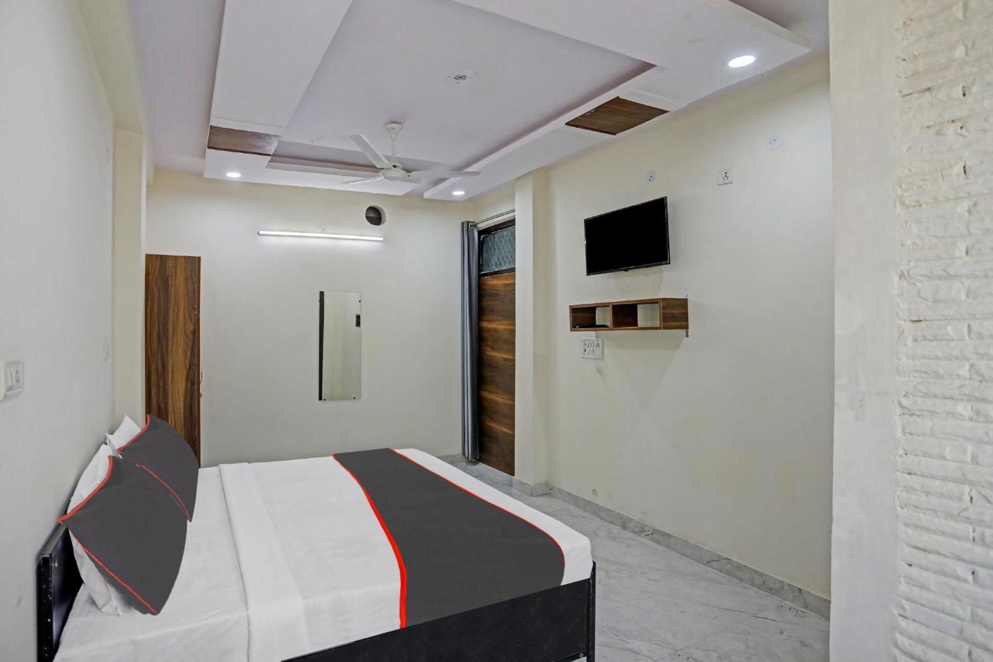 Collection O Comfort Lounge Hotel New Delhi