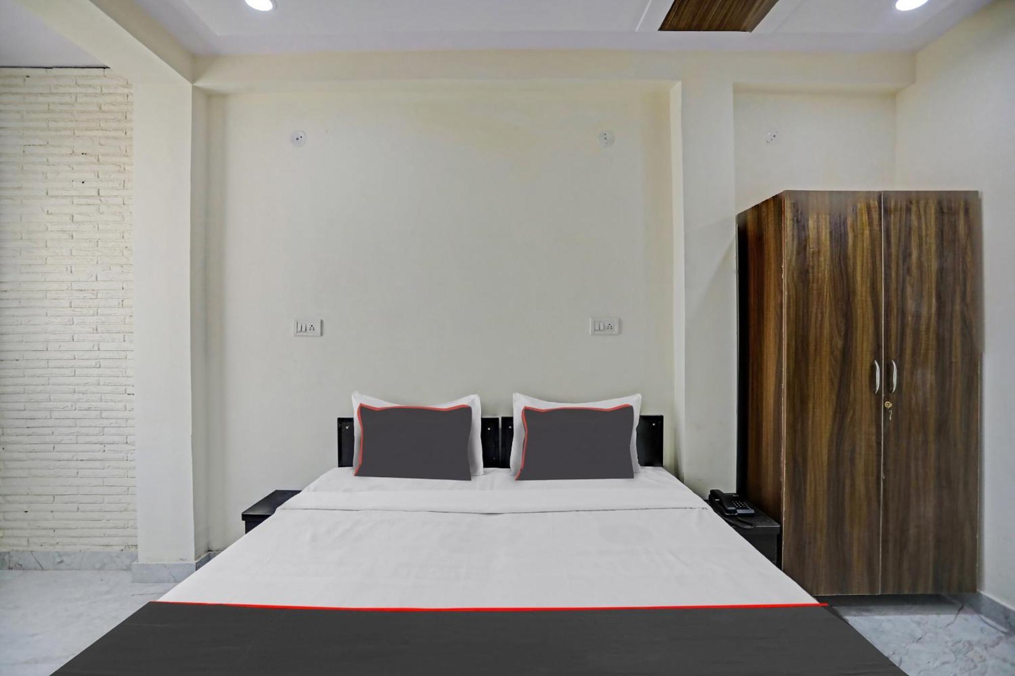 Collection O Comfort Lounge Hotel New Delhi